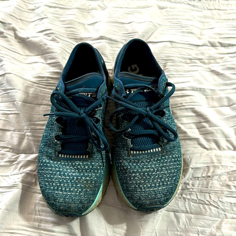 Women’s size 7 Under Armour running shoe